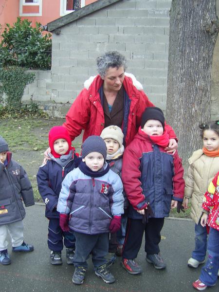 ethan,thyron ,lenny et kelques copains de classe avec la maitresse